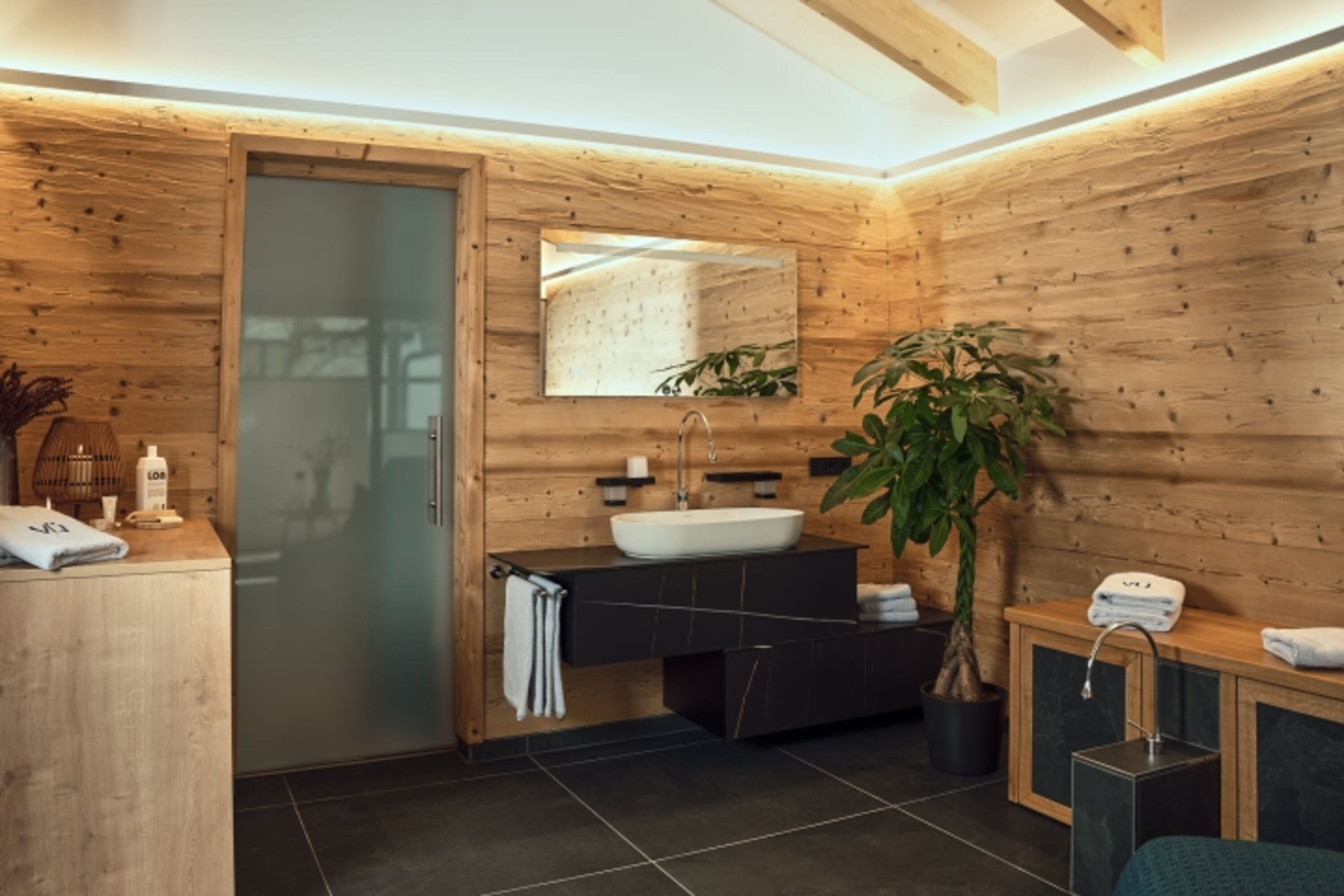 Badezimmer mit Kneipp-Becken