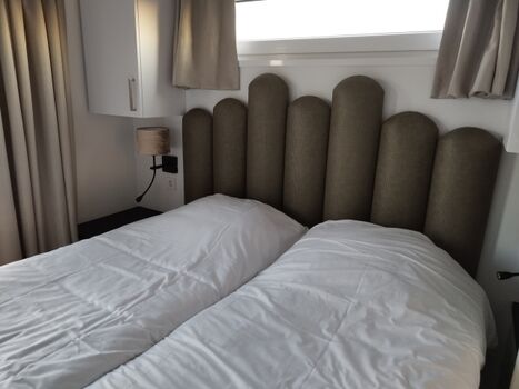 Schlafzimmer mit Doppelbett