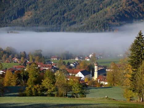 Fischbachau im Herbstnebel