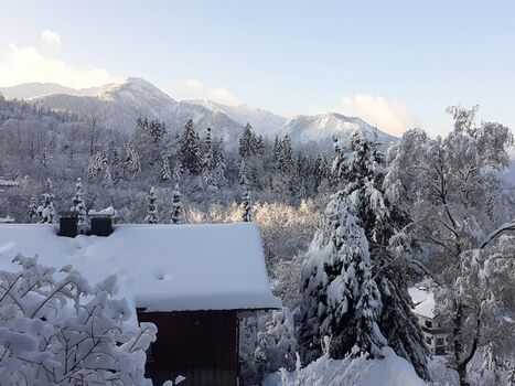 Wintermorgen am Haus