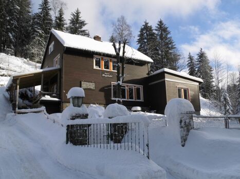 Bergchalet im Winter