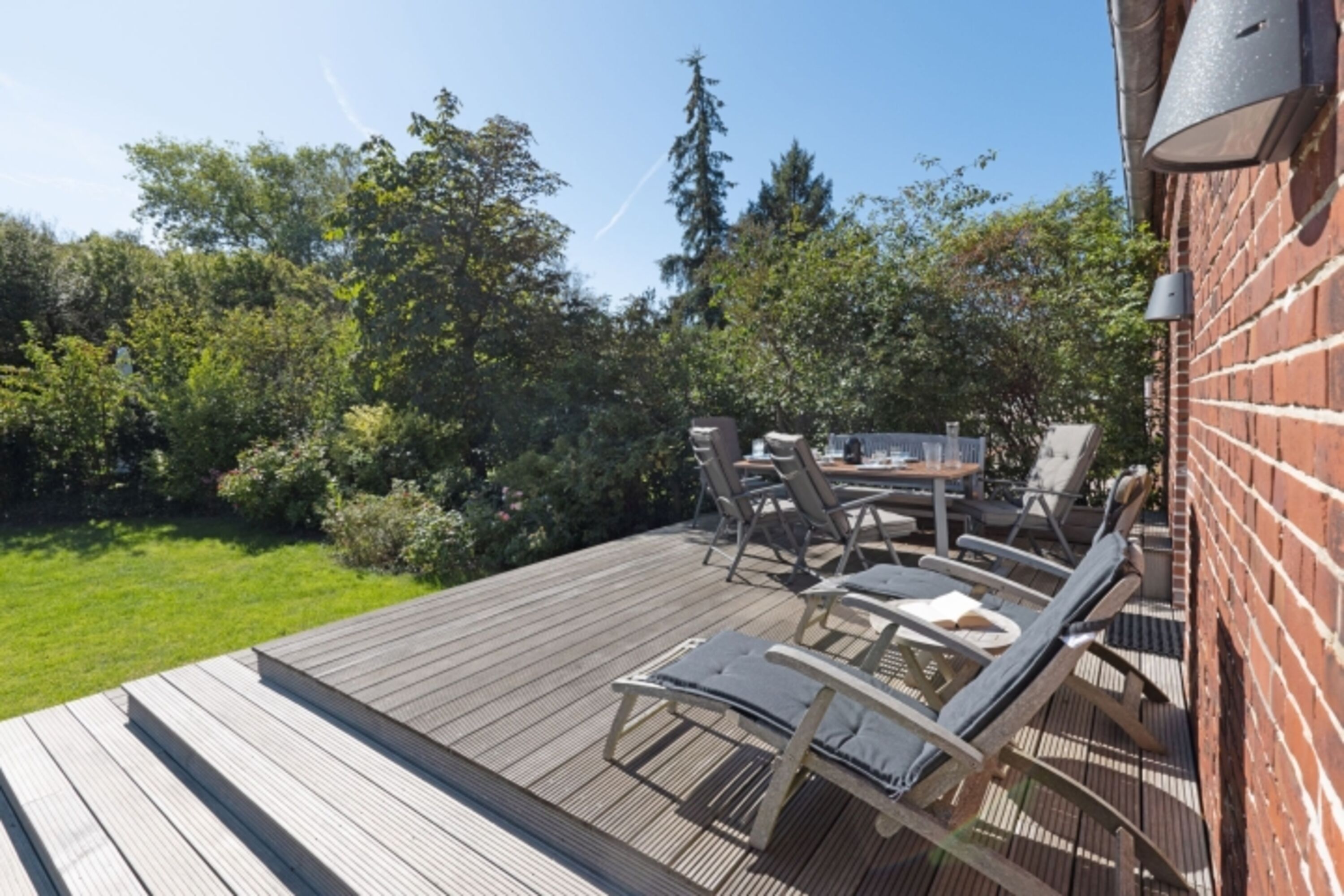Terrasse und Garten