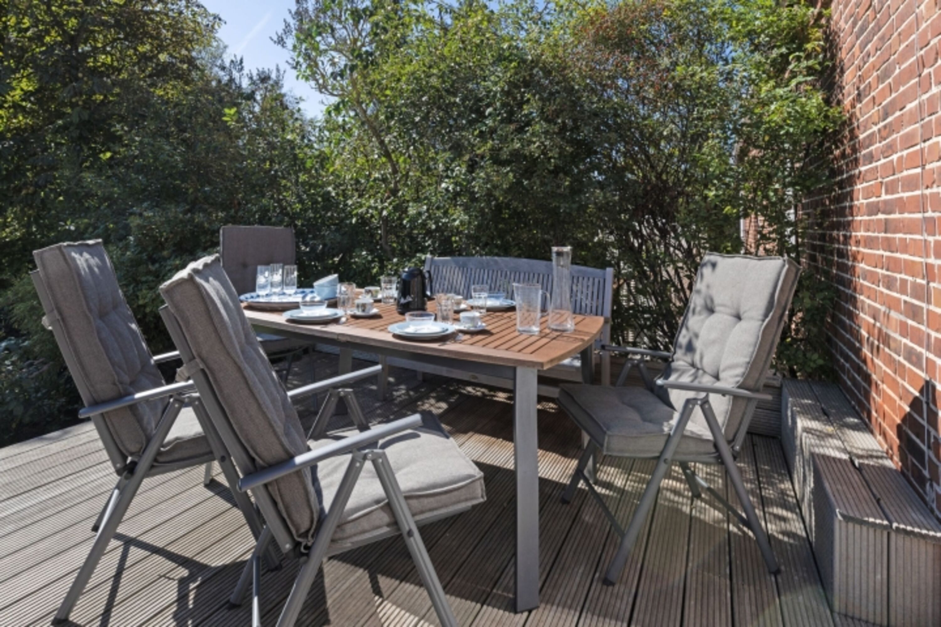 Terrasse und Garten