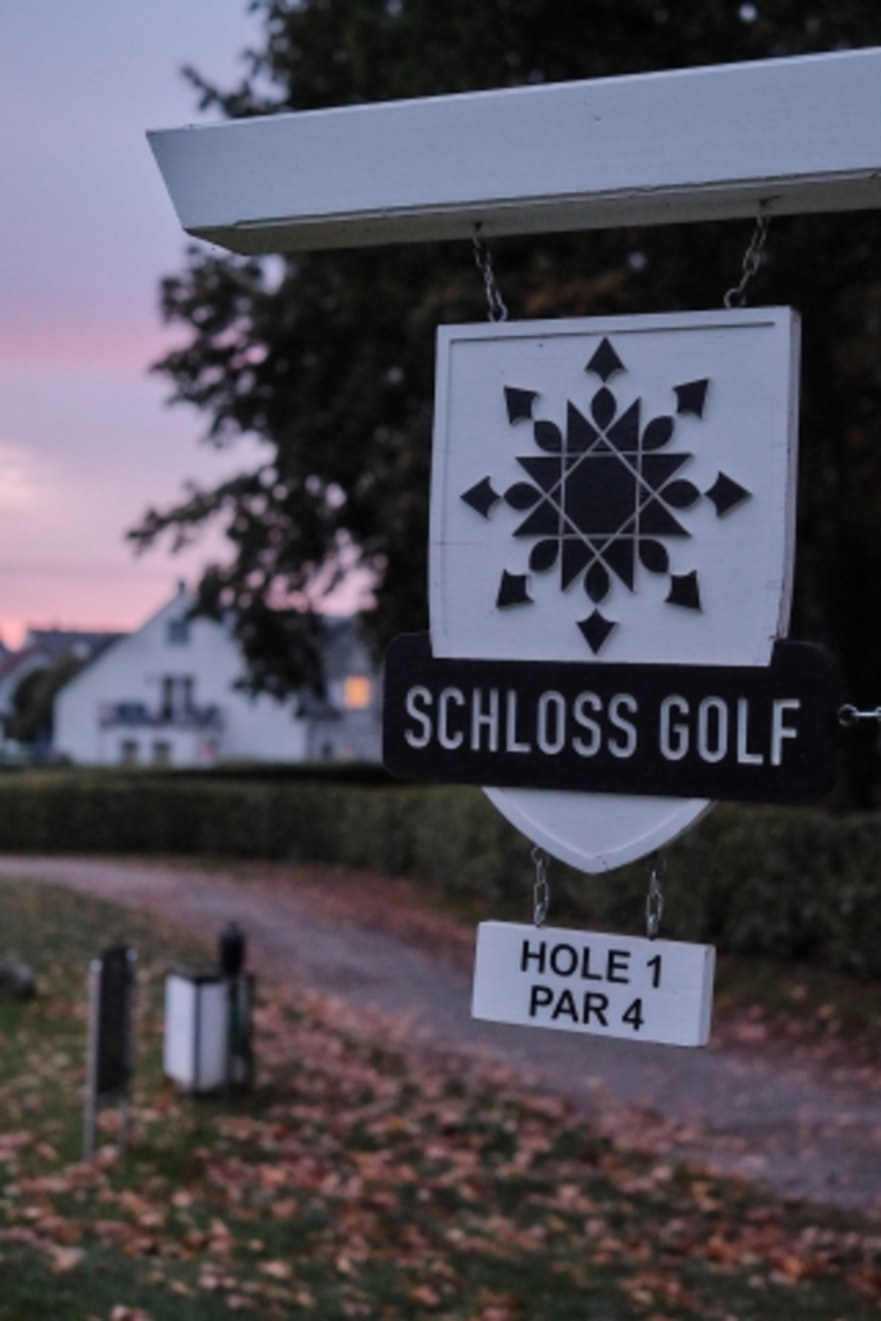 Die Wohnung bietet einen direkten Zugang zum Abschlag 1 des Schlossplatz Gold Course