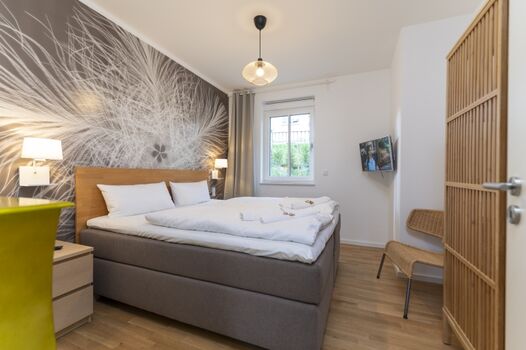 Schlafzimmer 1