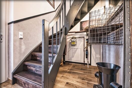 Flur und Treppe nach oben