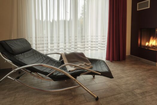Relaxliege am Kamin