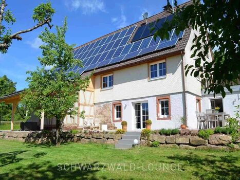 Das Ferienhaus vom Garten aus