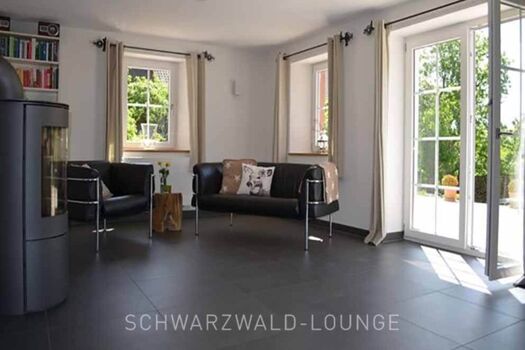 Gemütliche Sitzecke mit Kamin