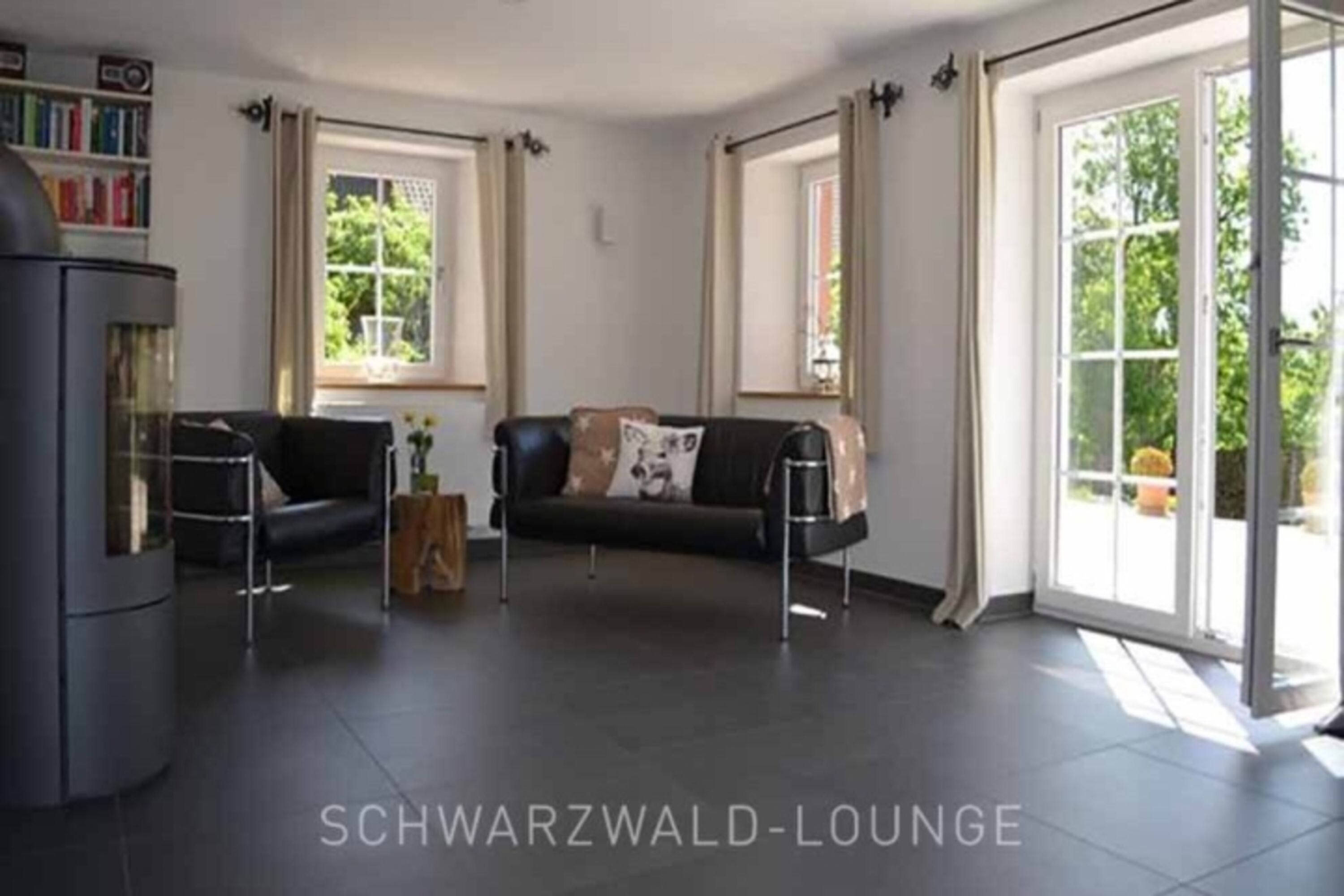 Gemütliche Sitzecke mit Kamin