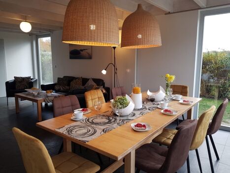 Esstisch für 8 Personen