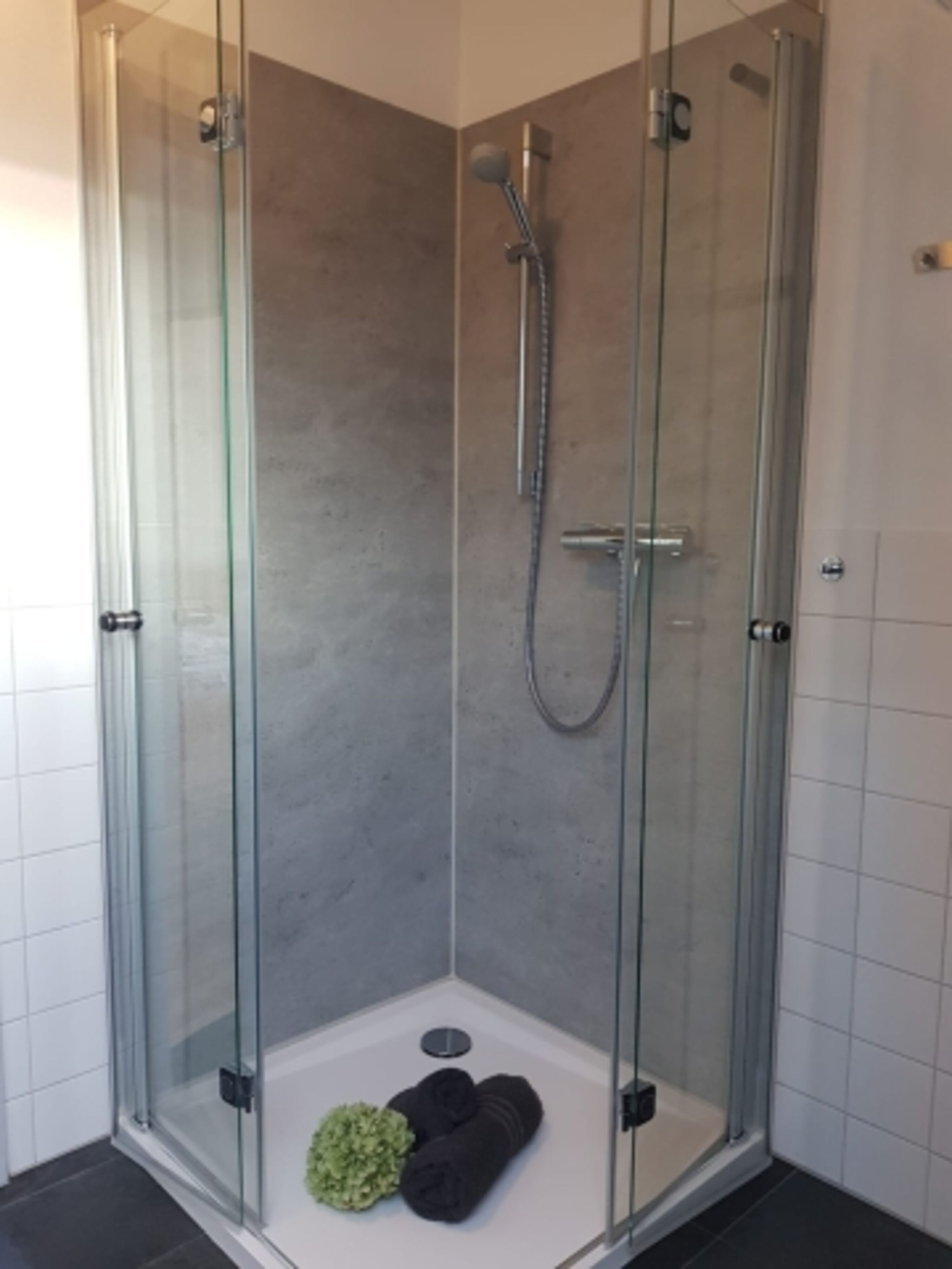 Duschen in beiden Bädern
