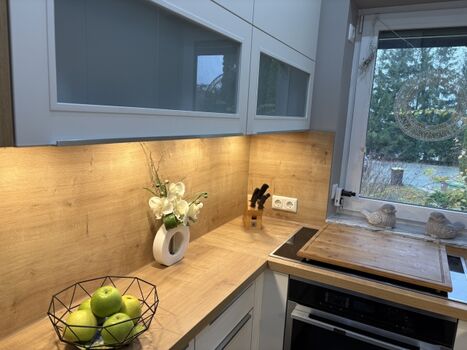 neue Küche mit Induktionskochfeld