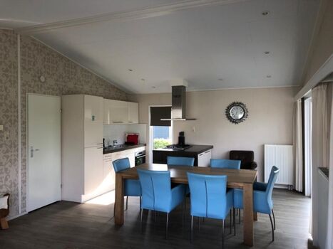 Esszimmer und offene Küche