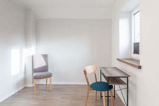 Westwind -  Zweites Schlafzimmer mit großem Doppelbett und Schreibtisch 