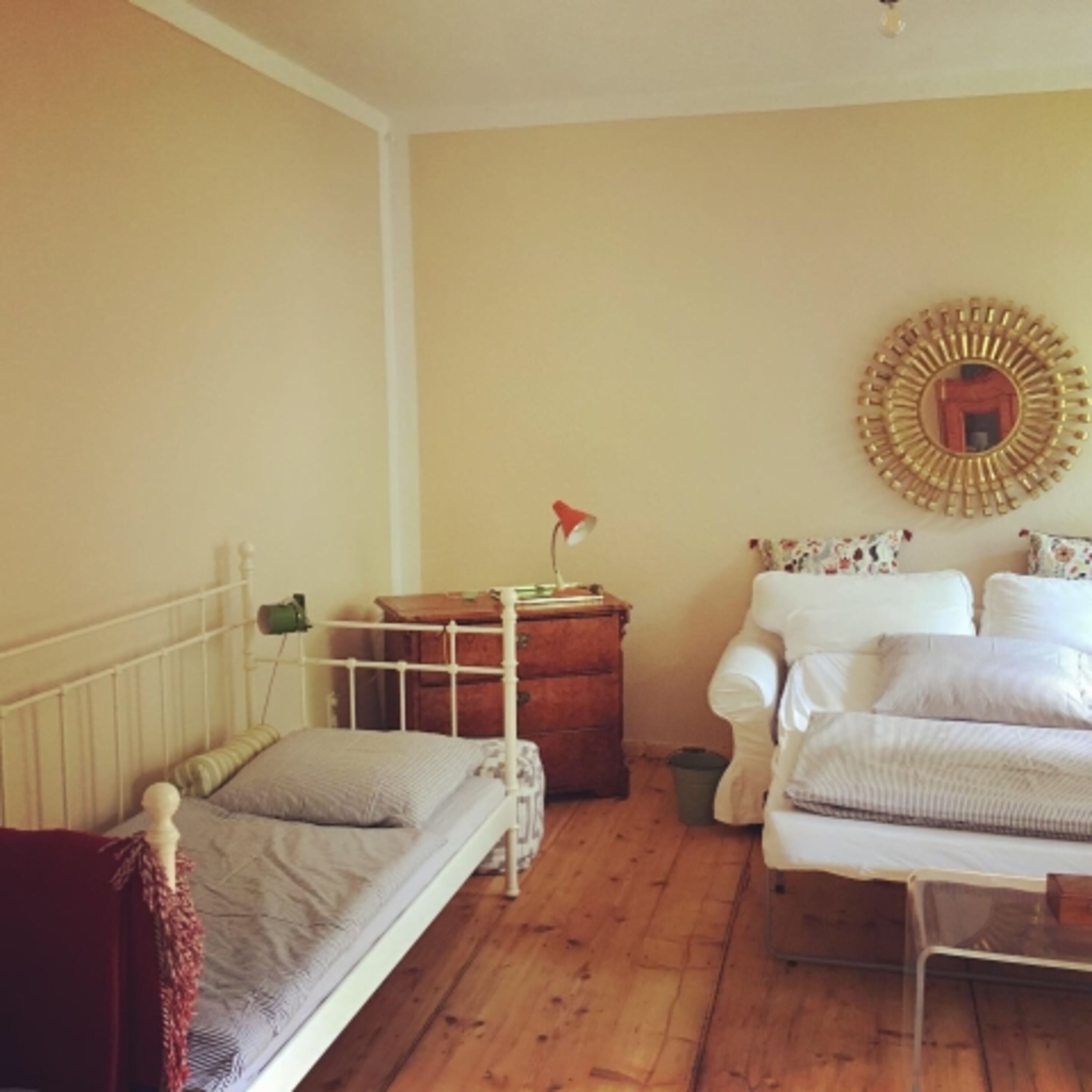 Wohnzimmer mit Schlafmöglichkeit