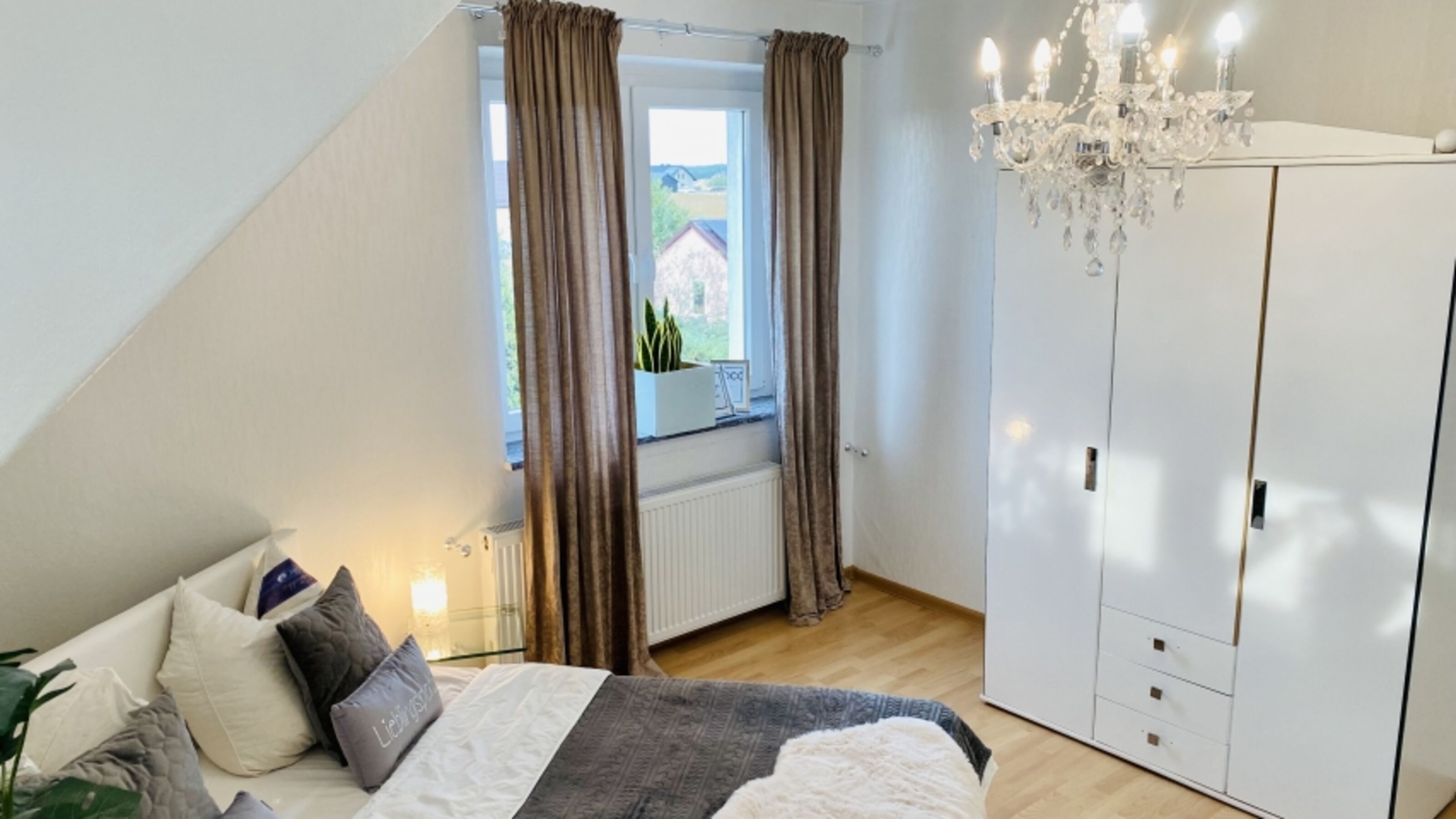 Schlafzimmer III