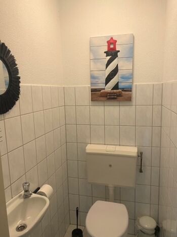 separate Toilette im EG