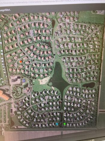 Die Punkte signalisieren  den Standort v. Haus  oranje, grün und blau