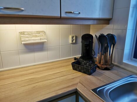 Senseo Kaffeemaschine, Toaster, Mikrowelle, ausreichend Geschirr - alles für einen entspannten Urlaub vorhanden