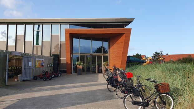 Hauptgebäude mit Rezeption