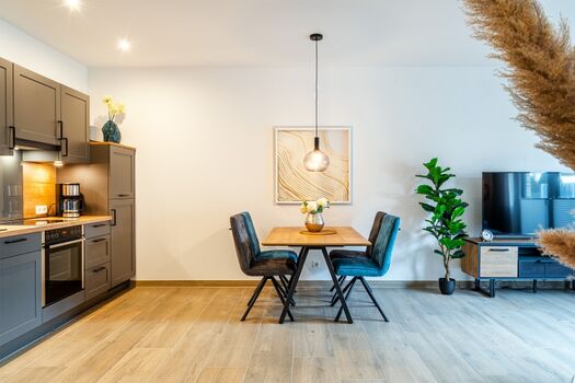 Küchenzeile und Essbereich