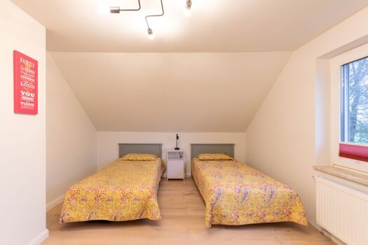 Ferienhaus Deichglück - Schlafzimmer mit zwei Einzelbetten