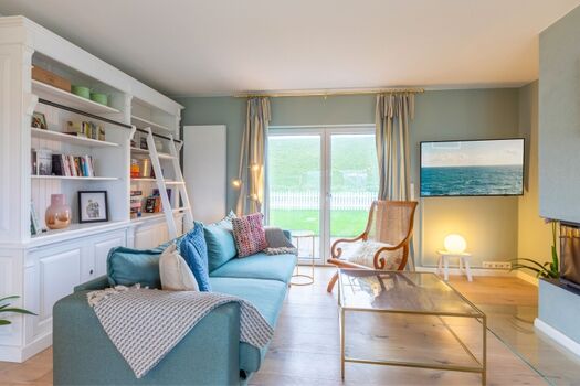 Ferienhaus Deichglück - Gemütlicher Wohnbereich mit Kamin