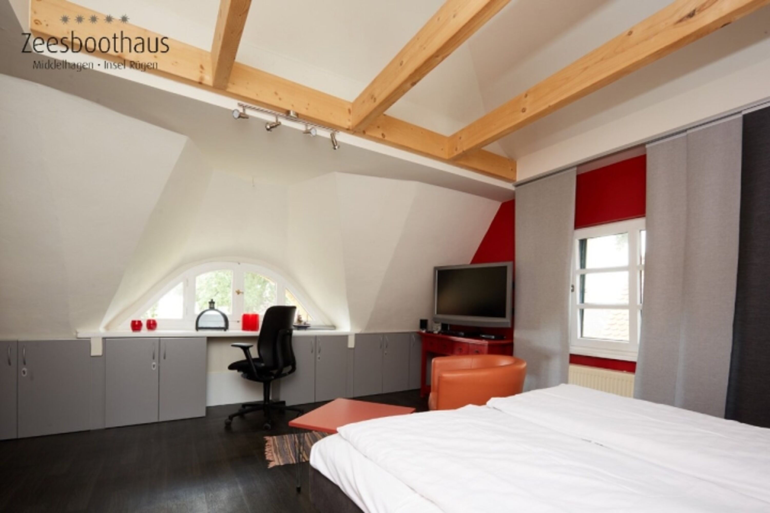 Schlafzimmer 1