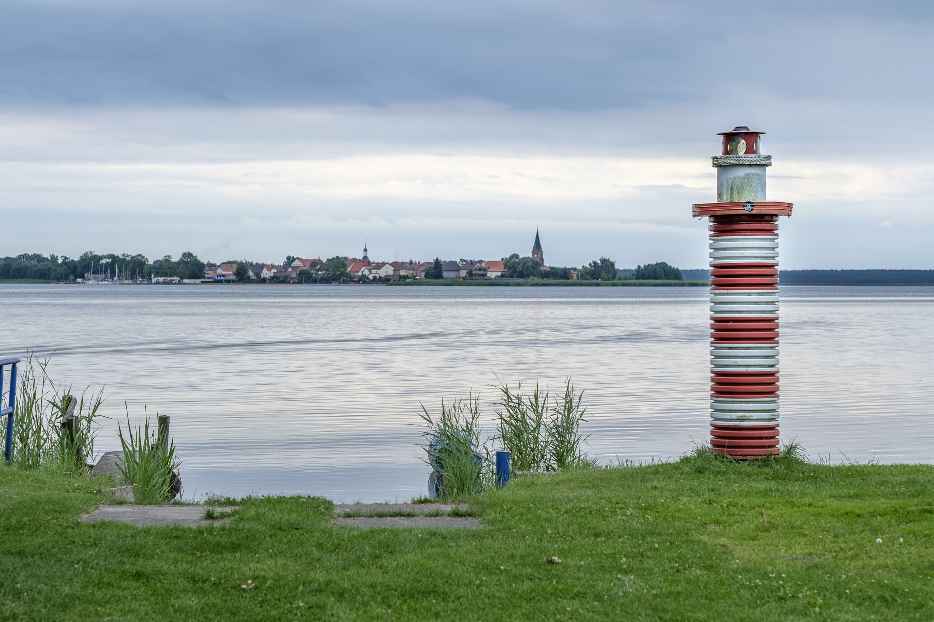 Freier Blick nach Polen, im Hintergrund Nove Warpno.