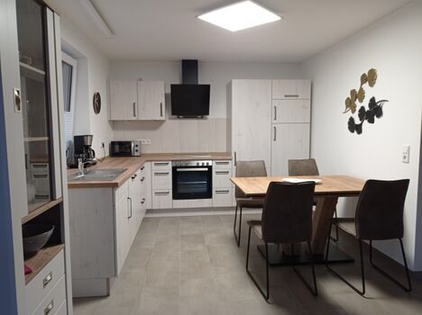 Küche mit Essbereich