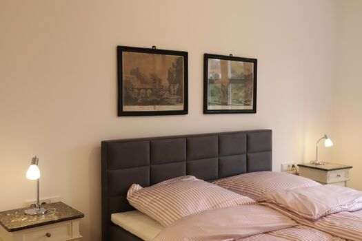 Komfortable Boxspringbetten und Blick ins Grüne