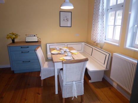 Gemütliche großzügige Essecke mit Eckbank