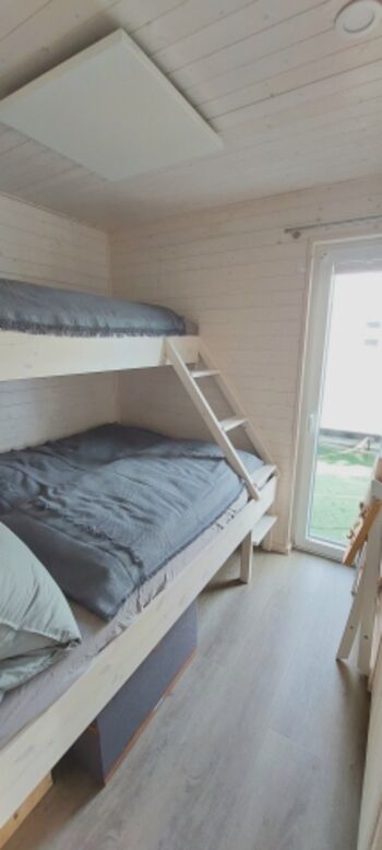 Schlafzimmer 2 mit Doppel - und Etagenbett