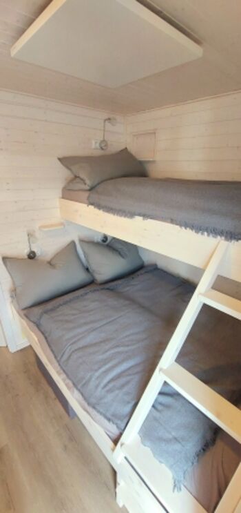 Schlafzimmer 2 mit Doppel - und Etagenbett