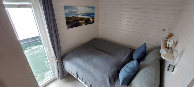 Schlafzimmer 1 mit Doppelbett