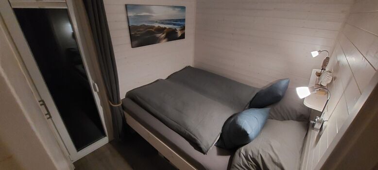 Schlafzimmer 1 mit Doppelbett