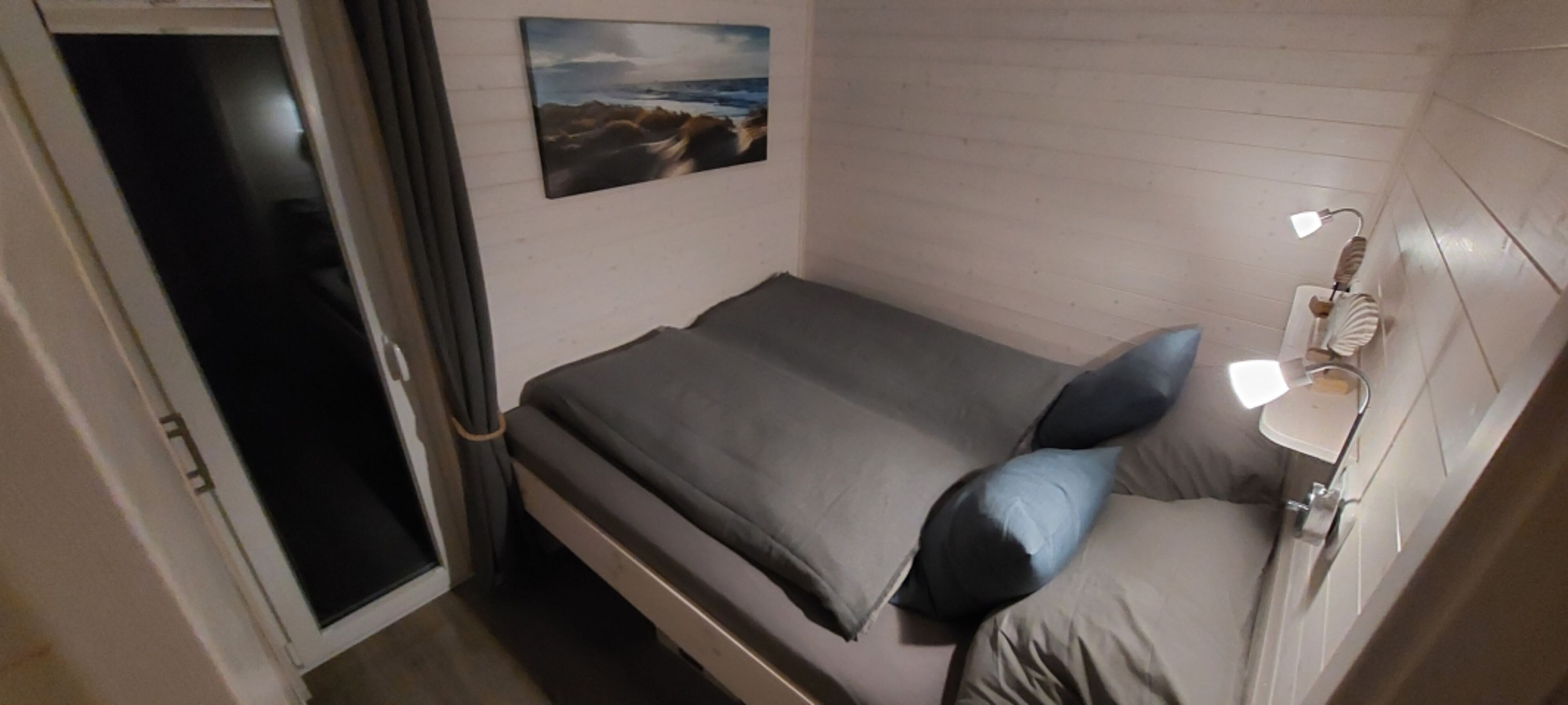 Schlafzimmer 1 mit Doppelbett