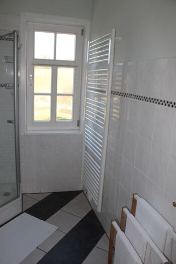 Helles Bad mit Tageslicht