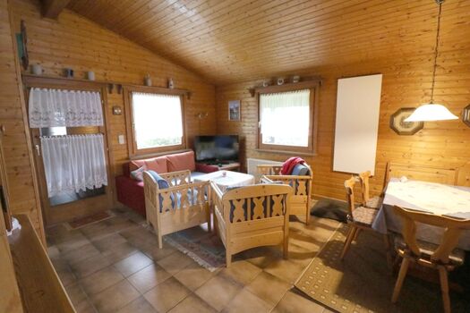 Wohnzimmer mit Essecke