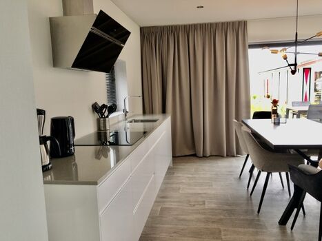 Küchenzeile- Essbereich