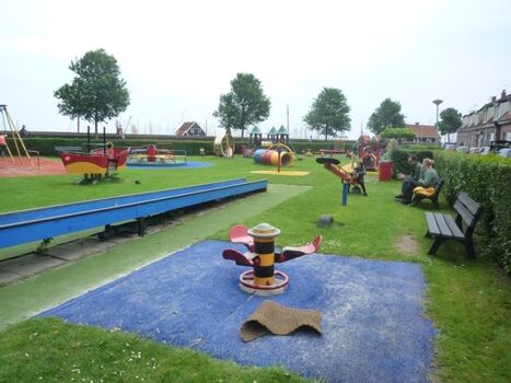 Kinderspielplatz (Entfernung 1.800 m)