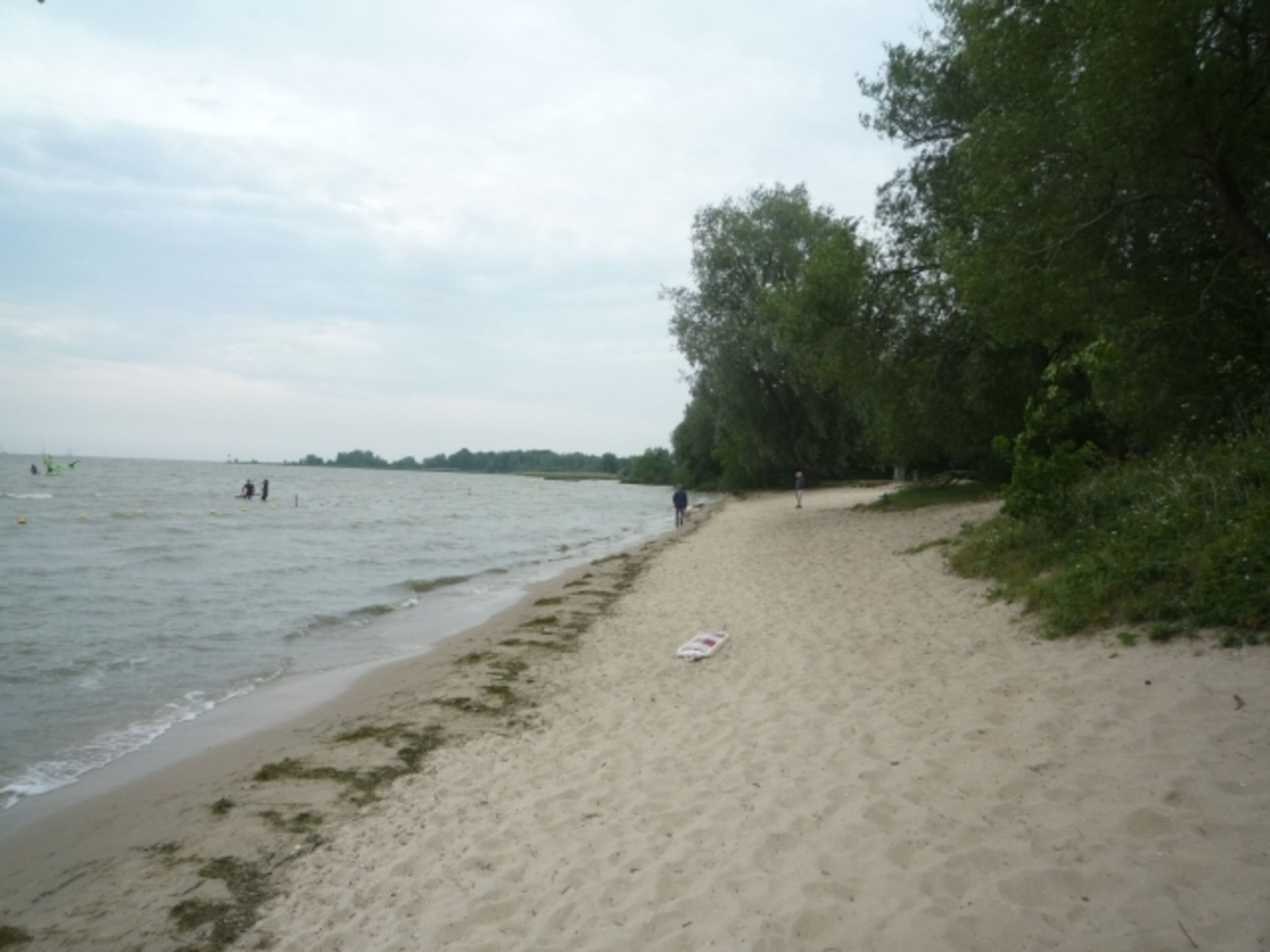 benachbarter Badestrand (Entfernung 1.100 m)