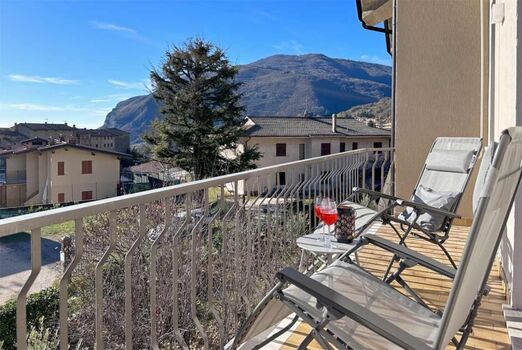 Südbalkon mit Relaxliegen