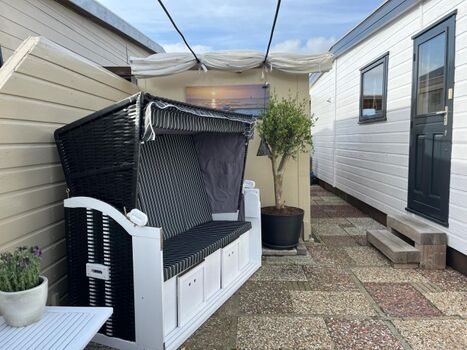 Vormittags vorne im Strandkorb die Sonne genießen