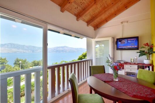 Küche mit Ausblick, Schiebetüre komplett zum öffnen 