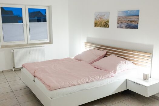 Schlafzimmer mit Doppelbett