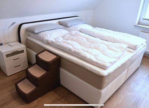 Schlafzimmer 1 mit Boxspringbett