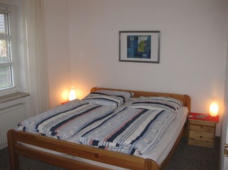 Schlafzimmer mit Doppelbett