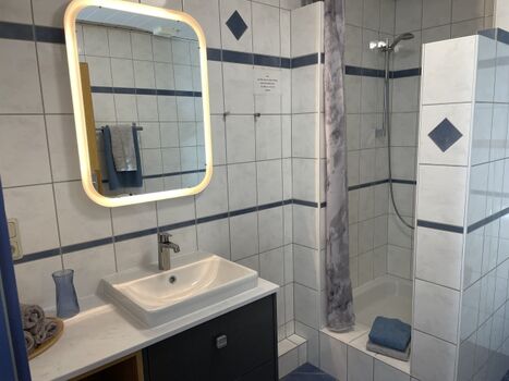 Badezimmer Erdgeschoß Bild 1